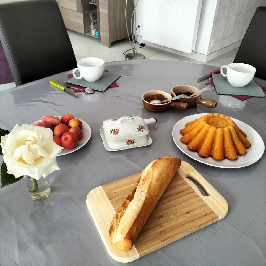 Chez Nadine Bed & Breakfast Valframbert Bagian luar foto